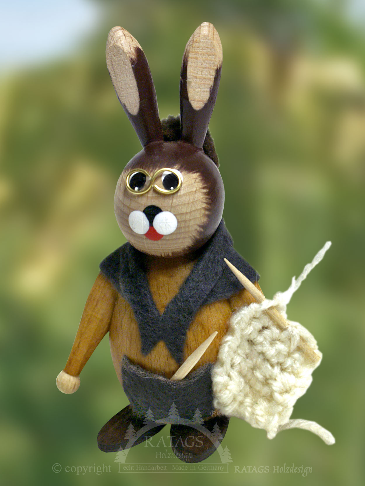 Knuffi Hase, Oma mit Strickzeug, Brille Knuffi Hase, Oma mit Strickzeug, Brille
