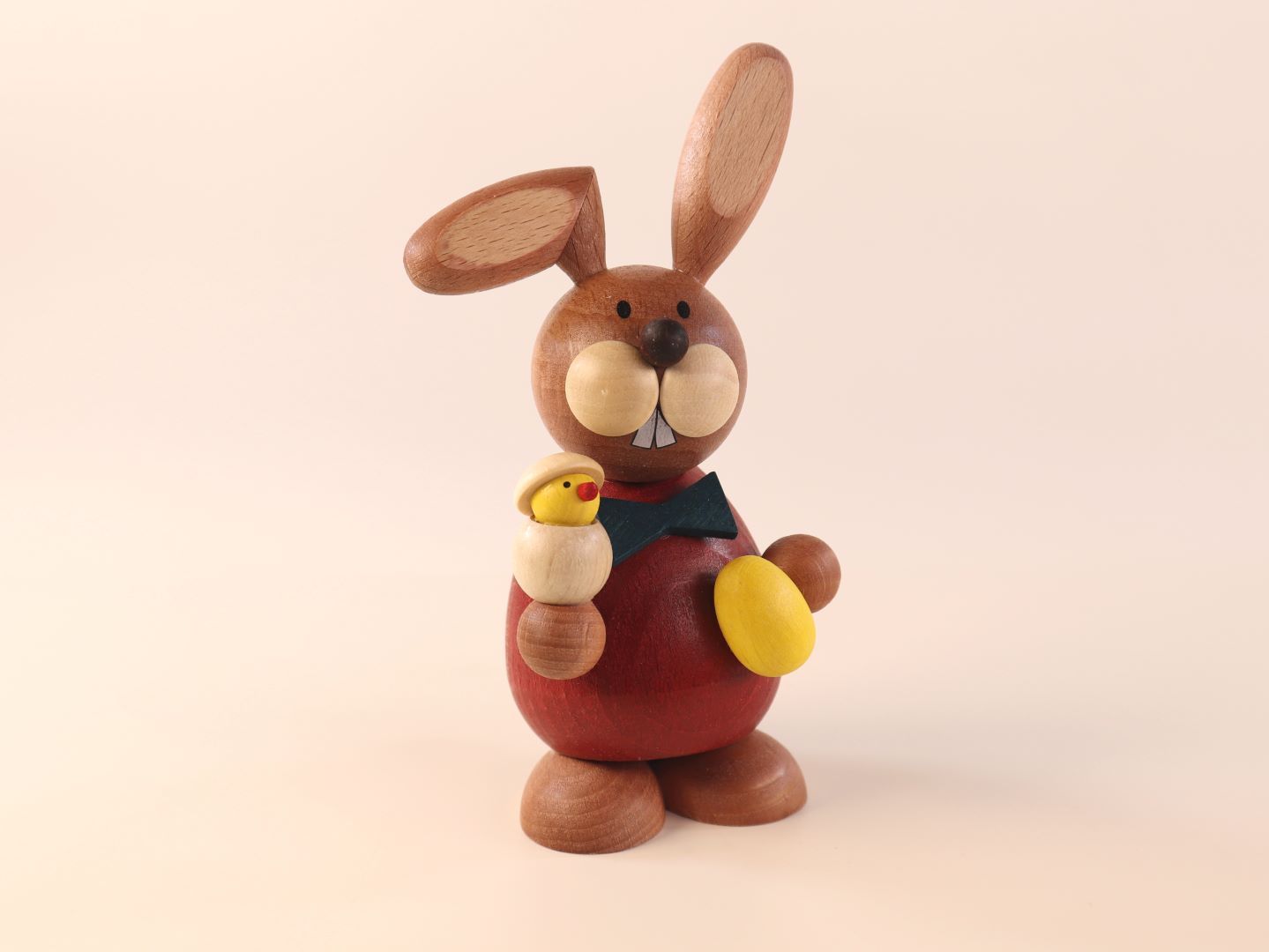 Osterhase stehend mit Ei und Küken Größe: 5,5 cm x 12 cm (B x H) Osterhase stehend mit Ei und Küken Größe: 5,5 cm x 12 cm (B x H)
