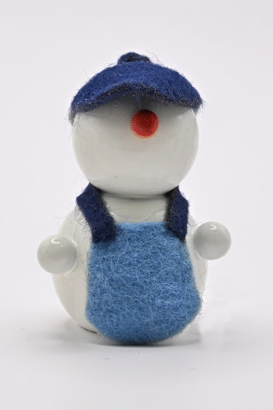 Molli, Junge Linie, Schneemann, H 4 cm blaue Mütze, Schürze Molli, Junge Linie, Schneemann, H 4 cm blaue Mütze, Schürze