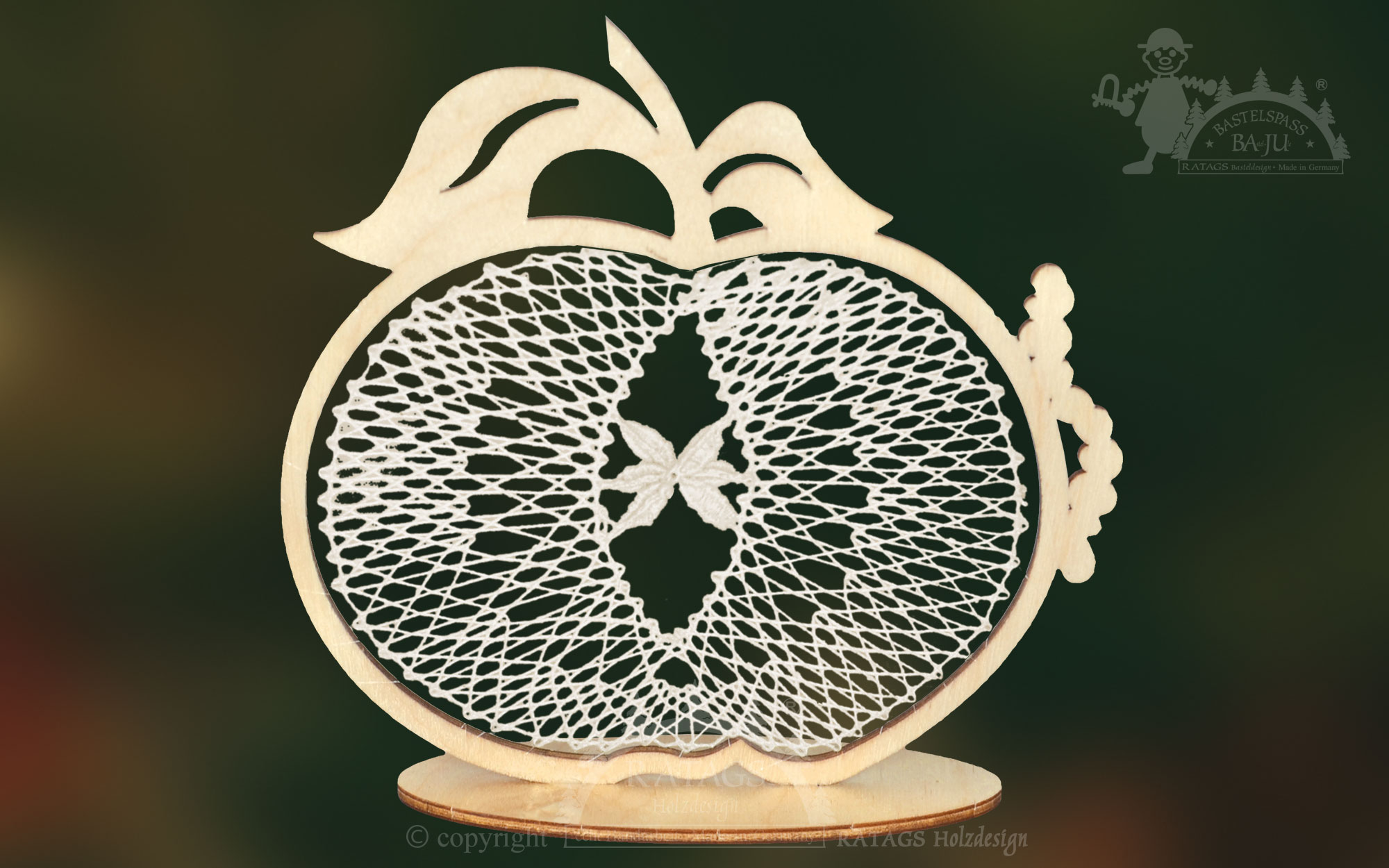 Klöppelrahmen, Apfel mit Raupe Klöppelrahmen, Apfel mit Raupe