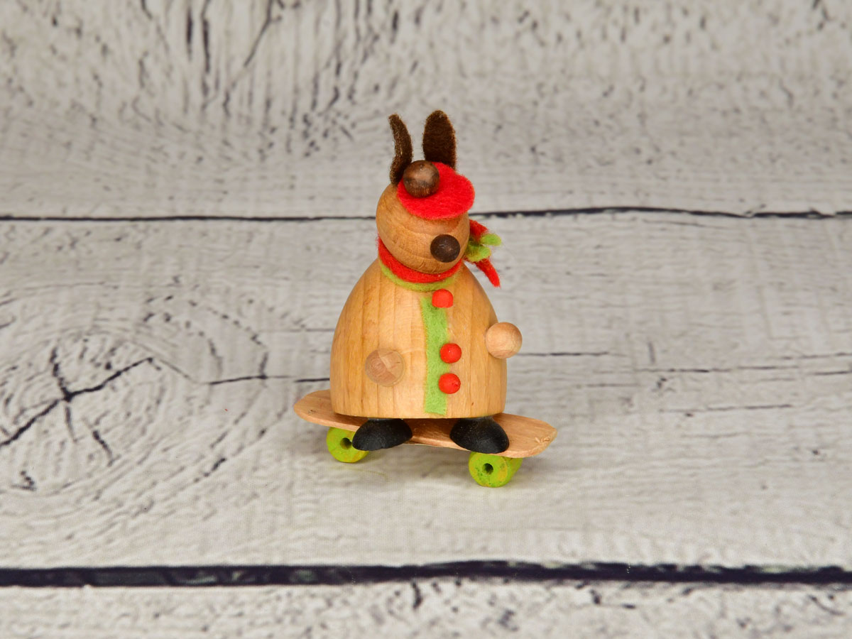 Häschen auf Skateboard, rot/grün Häschen auf Skateboard, rot/grün