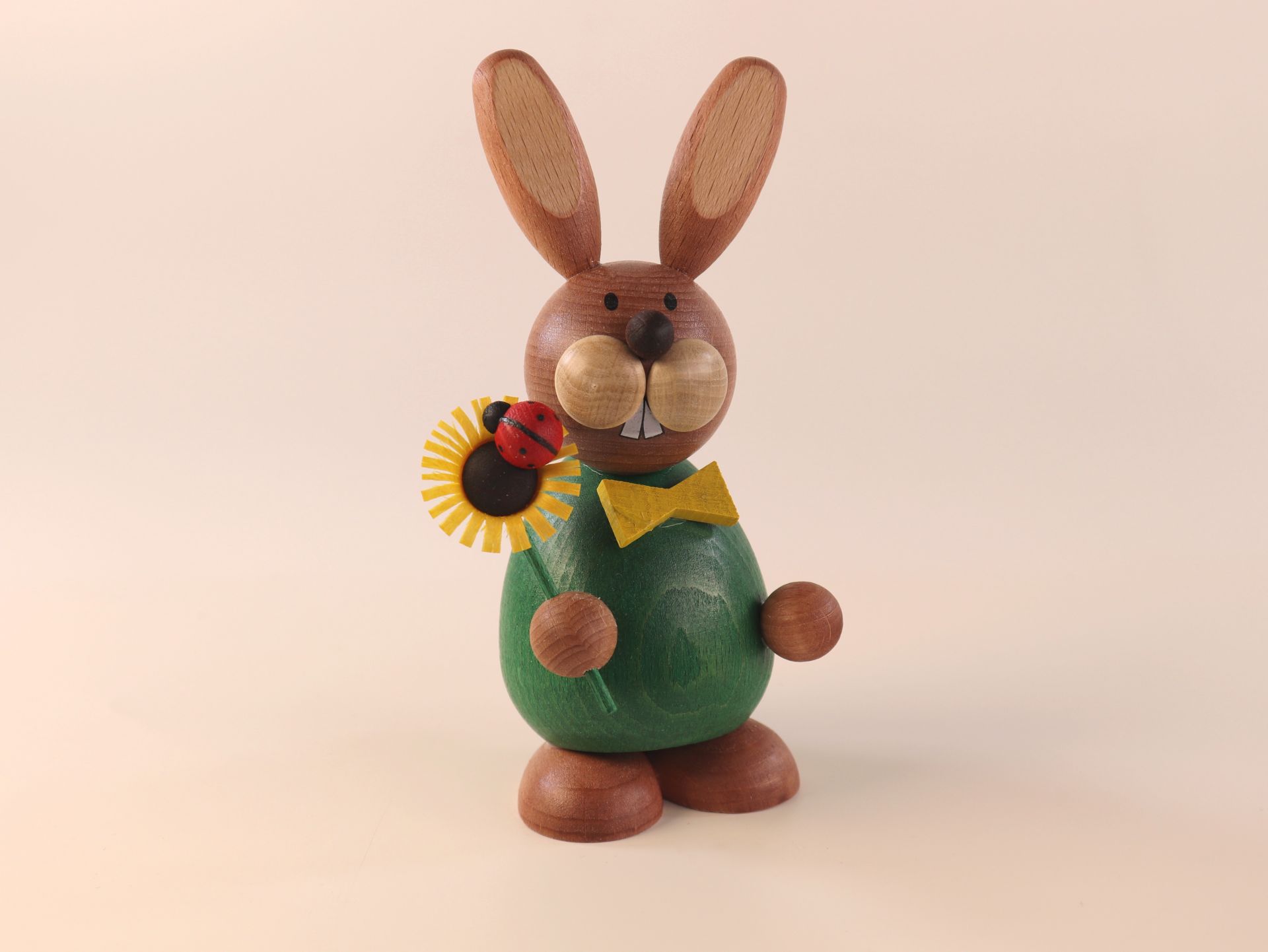 Osterhase stehend mit Sonnenblume 5,5 cm x 12 cm (B x H) Osterhase stehend mit Sonnenblume 5,5 cm x 12 cm (B x H)