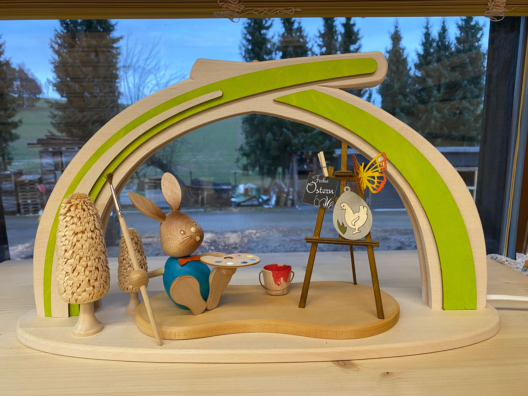 Massivholzbogen Ostern, Stupsi mit Staffelei, grün, LED-Stripe, halb USB Massivholzbogen Ostern, Stupsi mit Staffelei, grün, LED-Stripe, halb USB