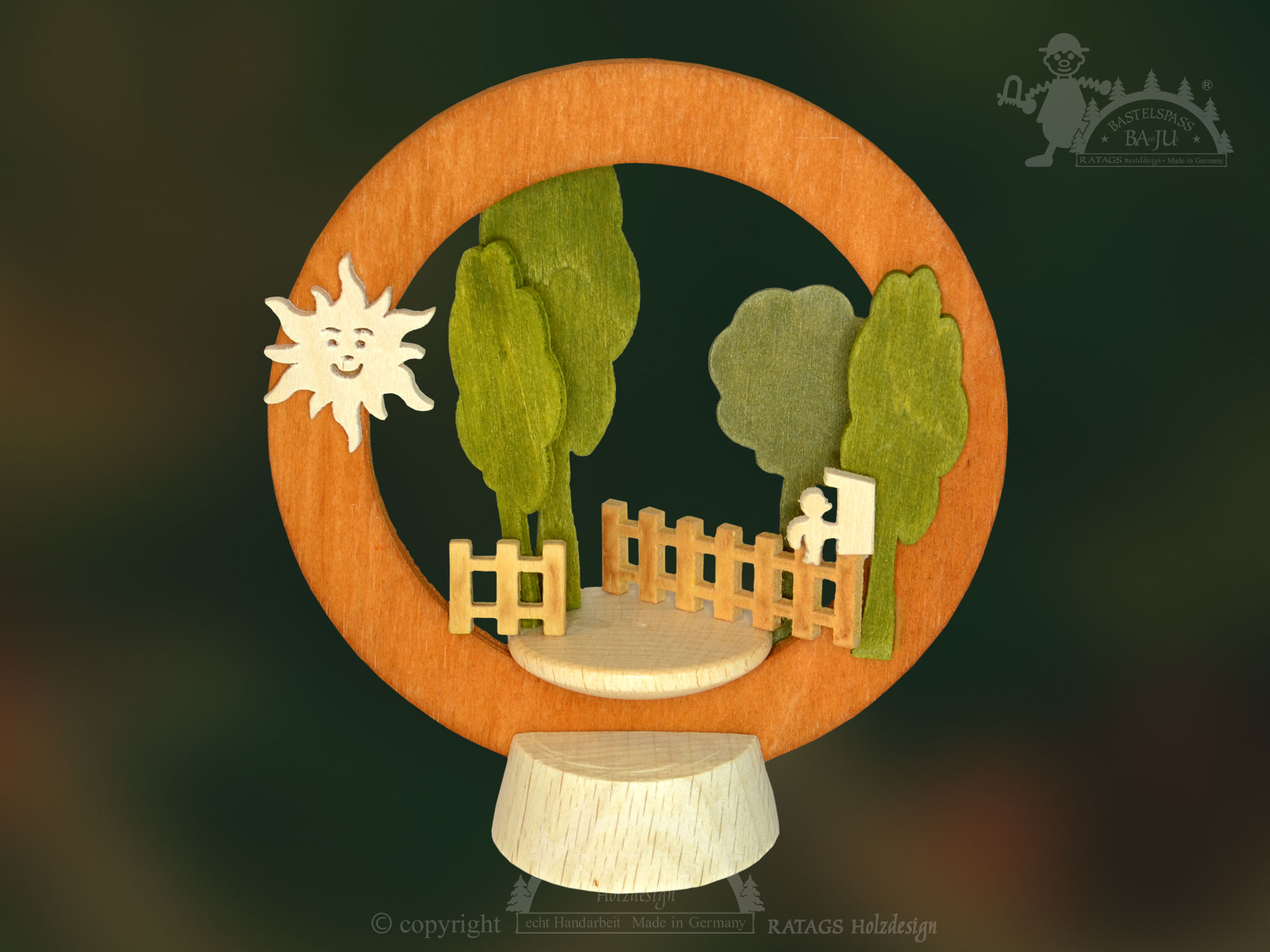 Sockelring zum Basteln, Im Garten