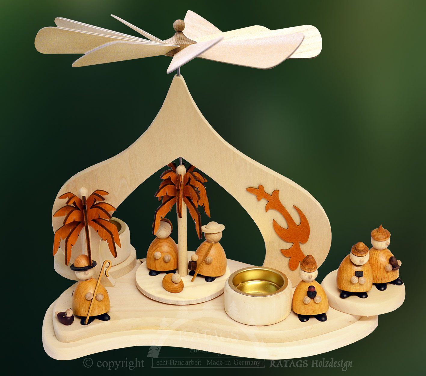 Massivholzpyramide, Heilige Familie