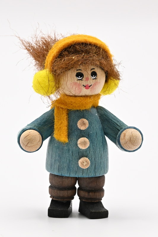 Figur, Kind mit Ohrenschützern H 5 cm