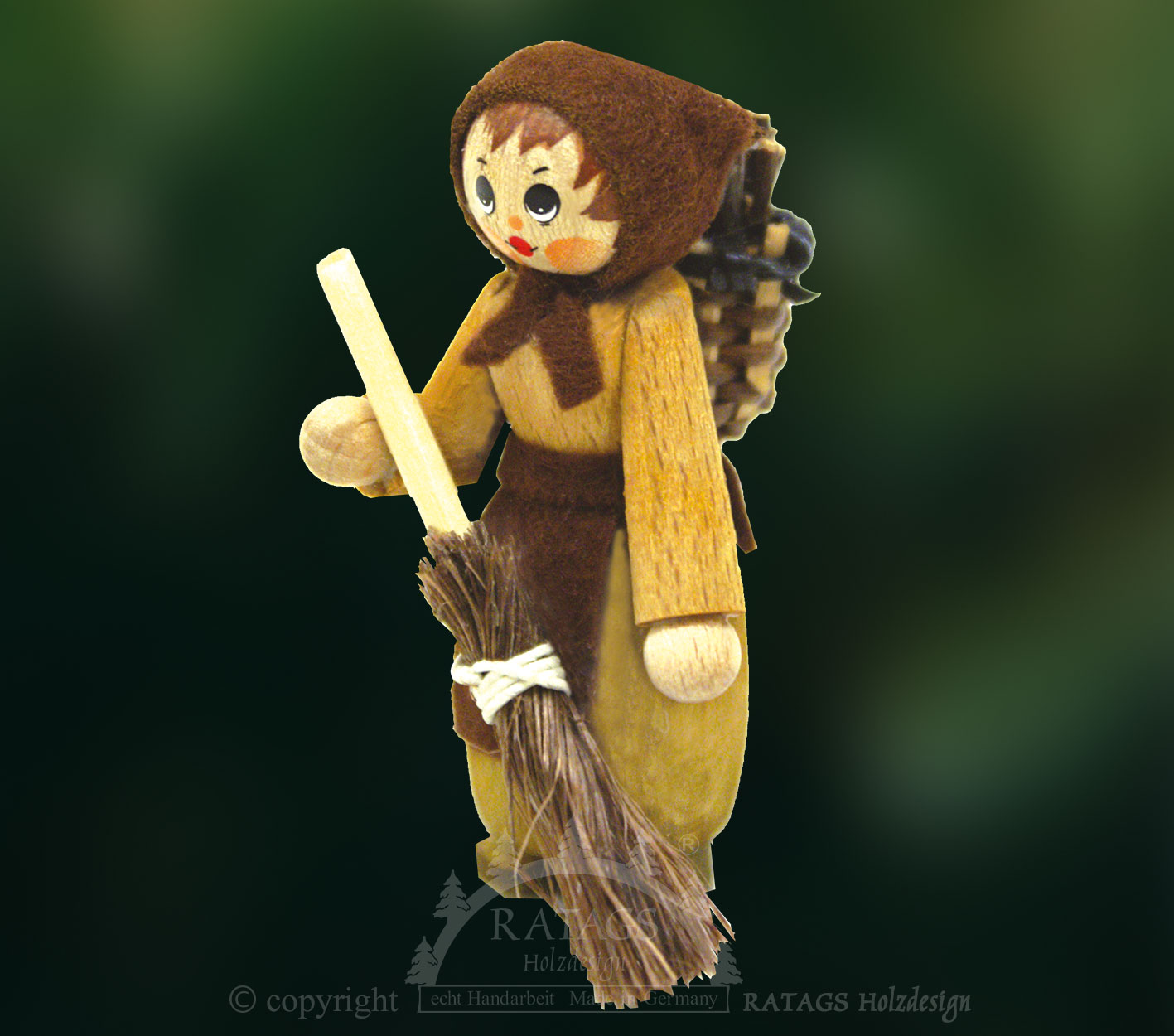 Figur, Waldfrau mit Reisigkorb und Besen Figur, Waldfrau mit Reisigkorb und Besen