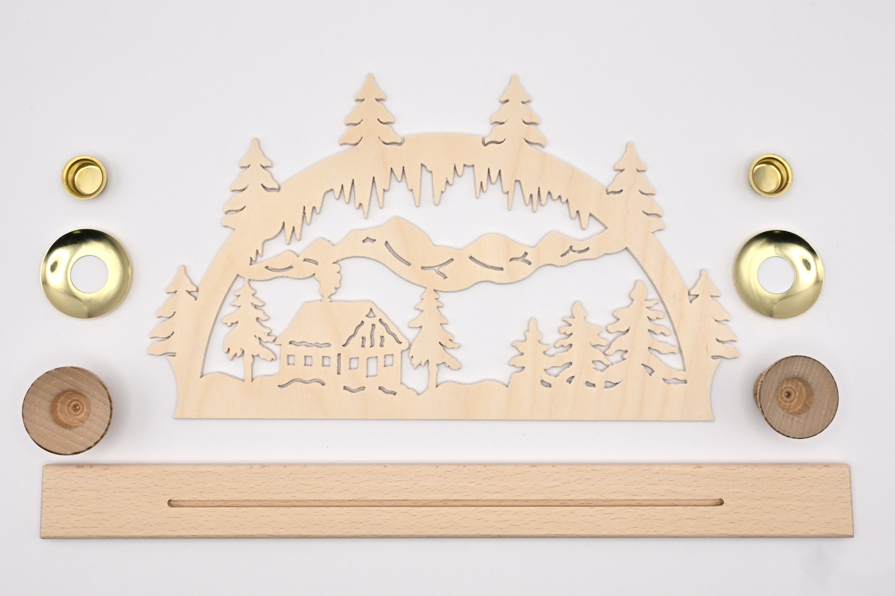 Tischlichterbogen für 2 Pyramidenkerzen Alm Tischlichterbogen für 2 Pyramidenkerzen Alm