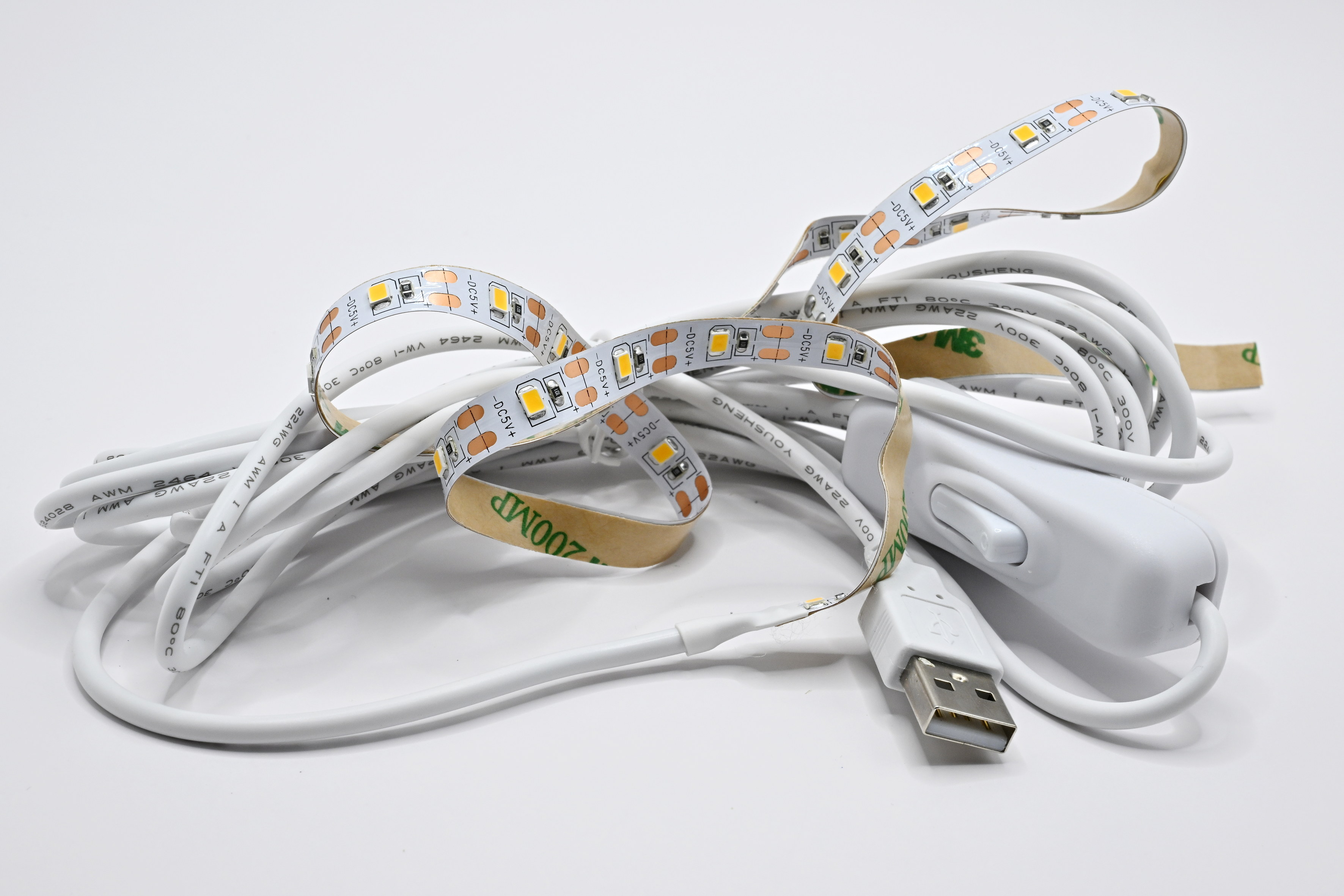 USB LED-Stripe, Länge 60cm, Halb-USB, Kabel 3 Meter, IP20, USB-Stecker männl. USB LED-Stripe, Länge 60cm, Halb-USB, Kabel 3 Meter, IP20, USB-Stecker männl.