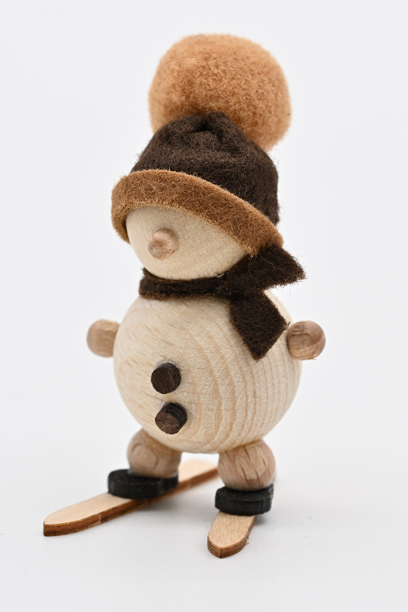 Schneemann natur, auf Ski braune Mütze, H 5 cm Schneemann natur, auf Ski braune Mütze, H 5 cm