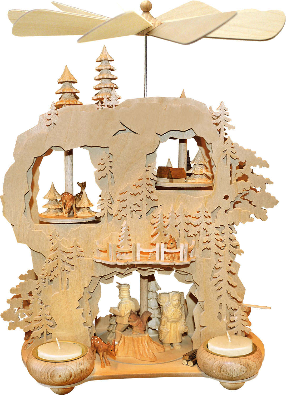 Zahnradpyramide, im Wald