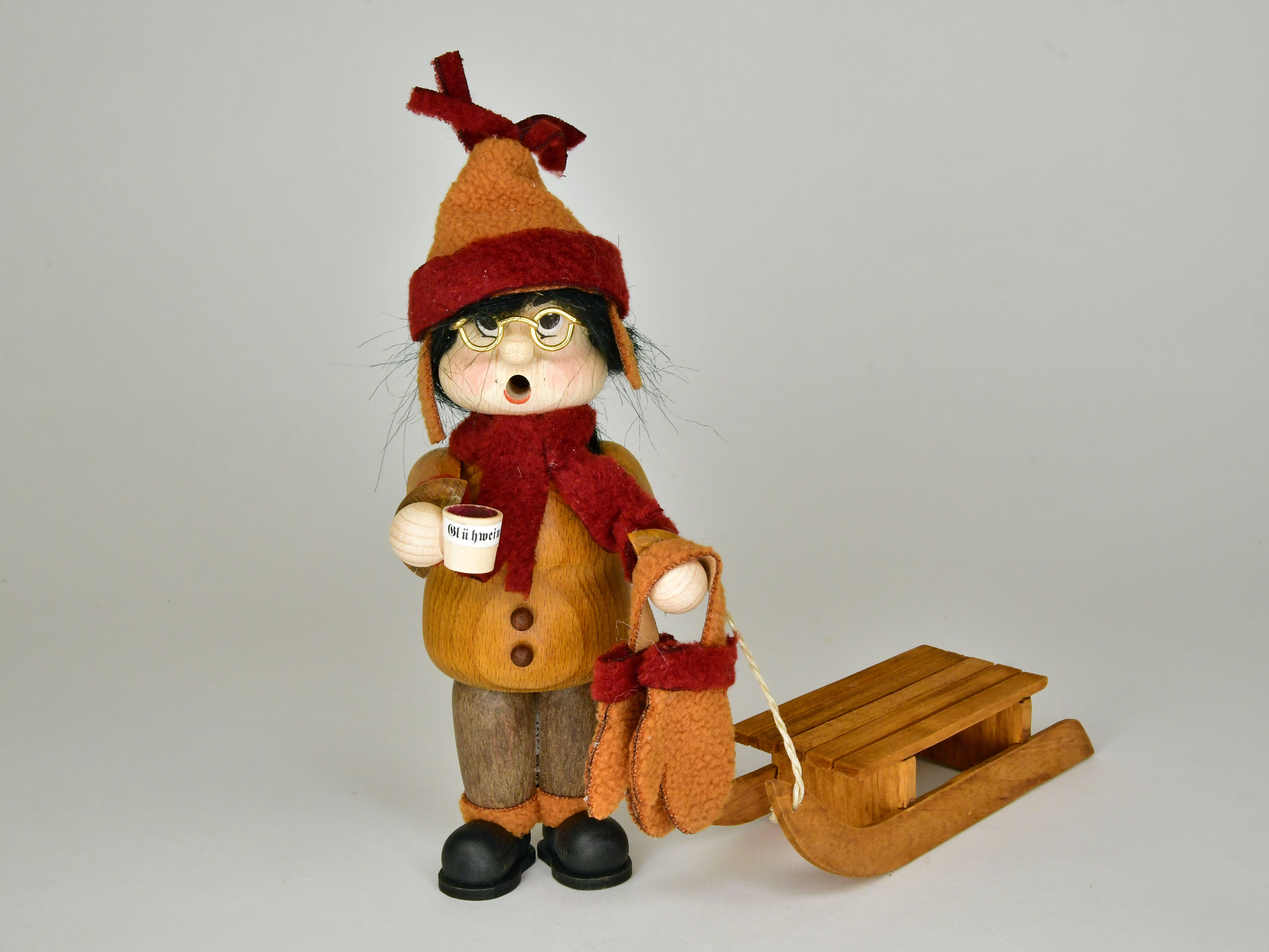Dicke, Wintersportlerin mit Schlitten Dicke, Wintersportlerin mit Schlitten