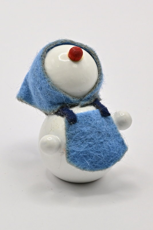 Molli, Junge Linie, Schneemann, blaue Mütze, Schürze, H 4 cm Molli, Junge Linie, Schneemann, blaue Mütze, Schürze, H 4 cm