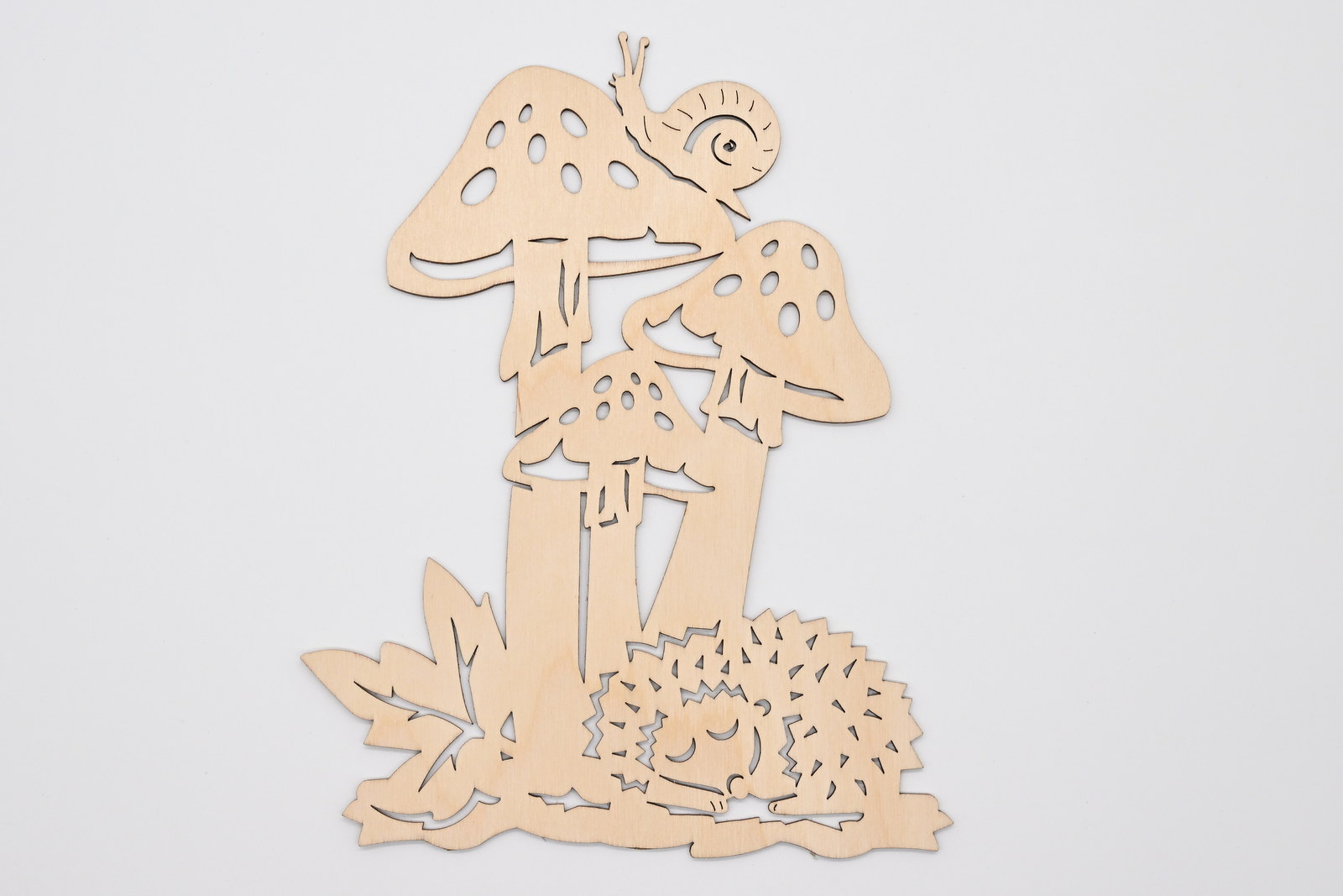Fensterbild, schlafender Igel unter Pilz Fensterbild, schlafender Igel unter Pilz