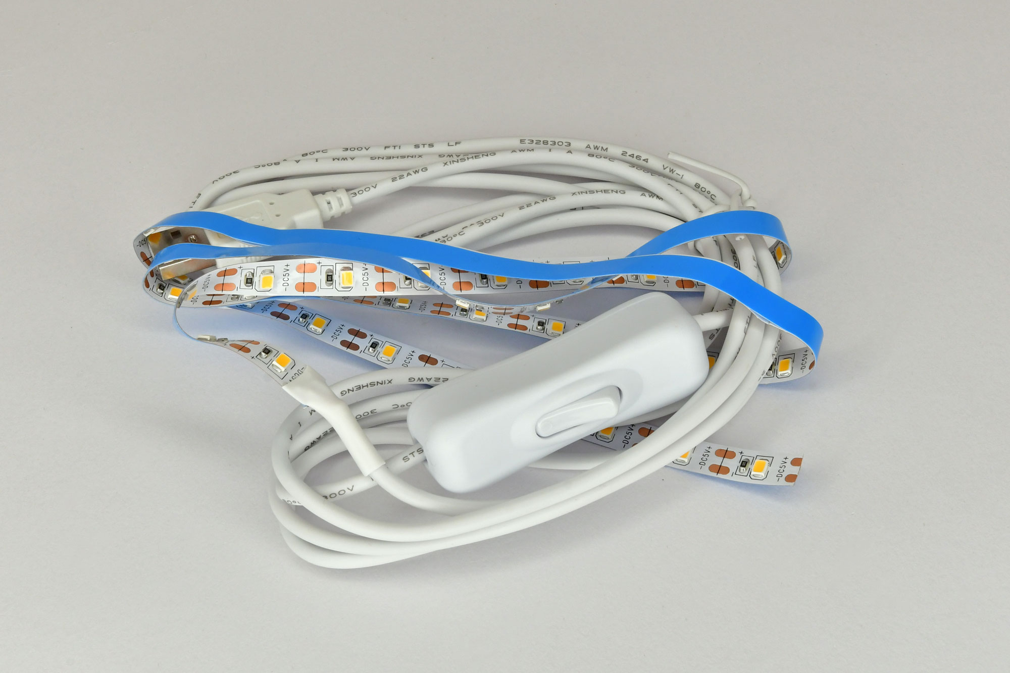 USB LED-Stripe, Länge 80cm, Halb-USB, Kabel 2 Meter, IP20, USB-Stecker mnl. USB LED-Stripe, Länge 80cm, Halb-USB, Kabel 2 Meter, IP20, USB-Stecker mnl.